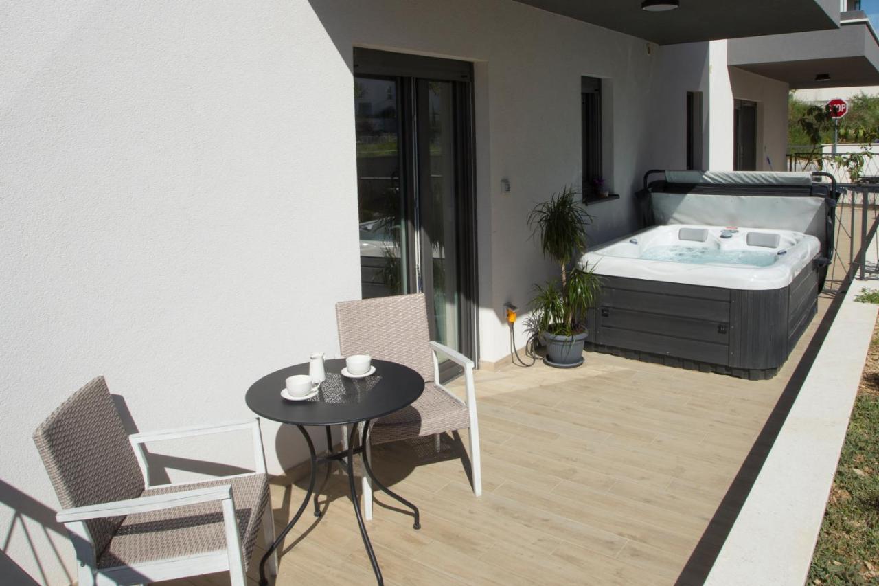 Studio And Hot Tub Split Exterior foto